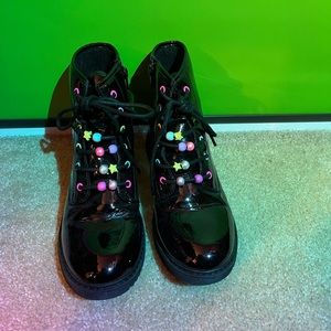 The Children’s place faux patent leather beaded girl’s boots size 5 excellent